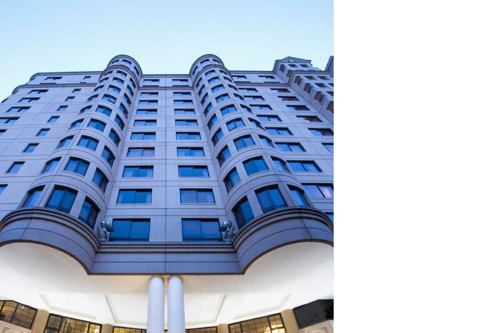 Stamford Grand Adelaide Hotel Glenelg Bagian luar foto The photo shows a modern building with a distinct architectural design. The structure has multiple stories, featuring a series of rounded balconies and large windows that provide a sleek, contemporary look. The entrance is highlighted by a canopy sup